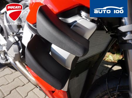 Ducati Streetfighter V2