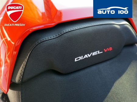 Ducati Diavel V4 red