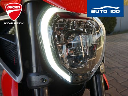 Ducati Diavel V4 red