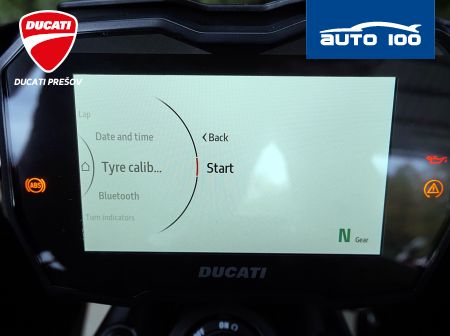 Ducati Diavel V4 black