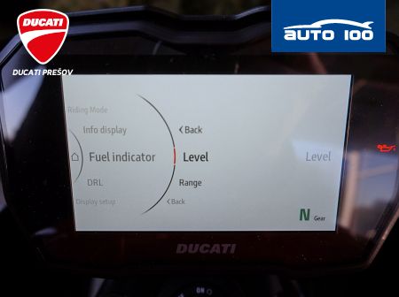 Ducati Diavel V4 red / Day