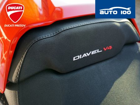 Ducati Diavel V4 red / Day
