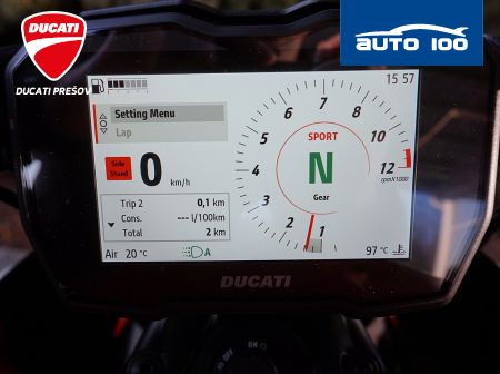 Ducati Diavel V4 red / Day