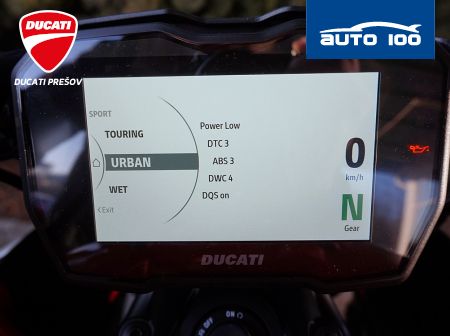 Ducati Diavel V4 red / Day