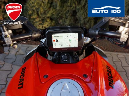 Ducati Diavel V4 red / Day