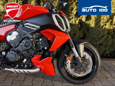Ducati Diavel V4 red / Day