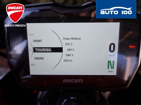 Ducati Diavel V4 red / Day