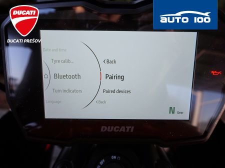 Ducati Diavel V4 red / Day