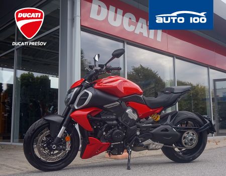 Ducati Diavel V4 red  Akrapovic