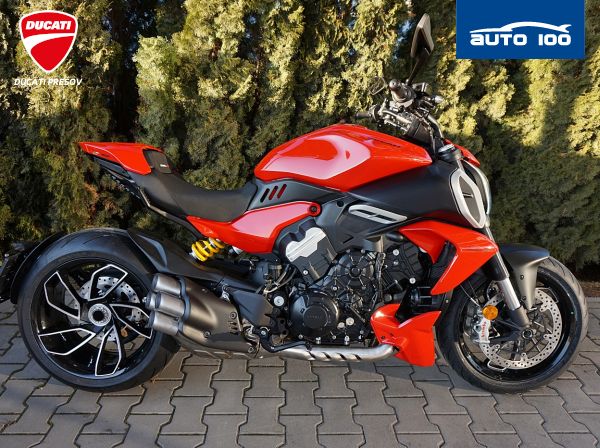 Ducati Diavel V4 red