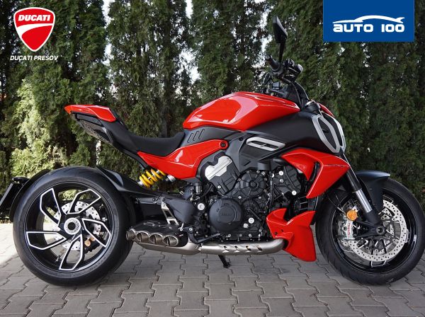 Ducati Diavel V4 red / Day