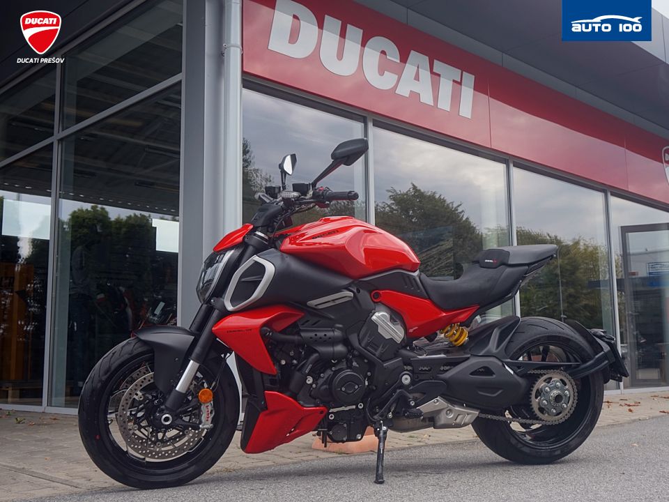 Ducati Diavel V4 red  Akrapovic