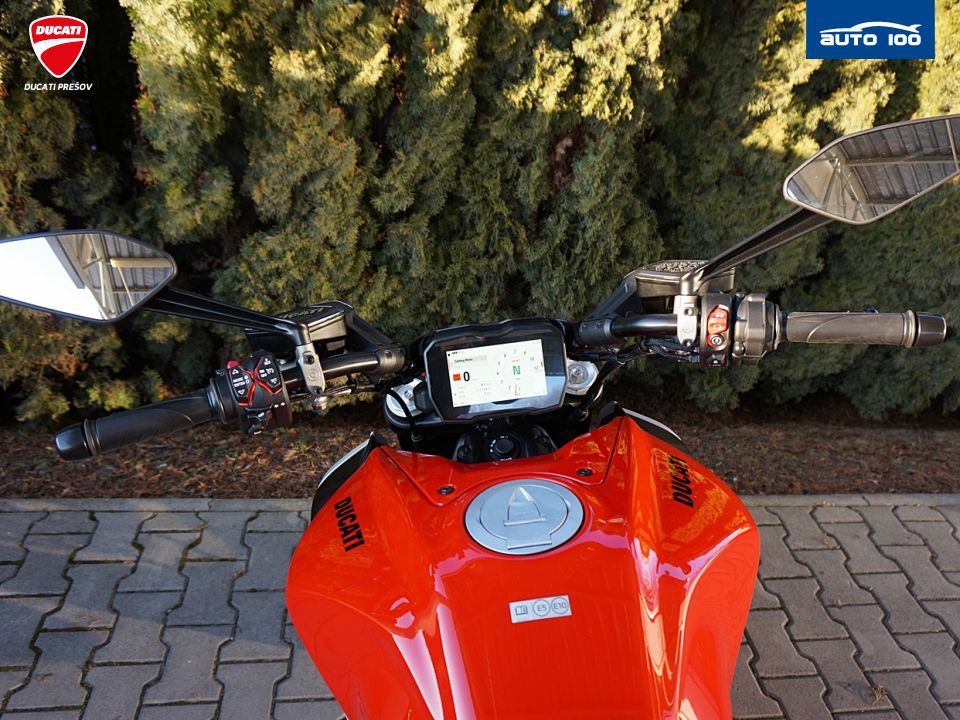 Ducati Diavel V4 red  Akrapovic