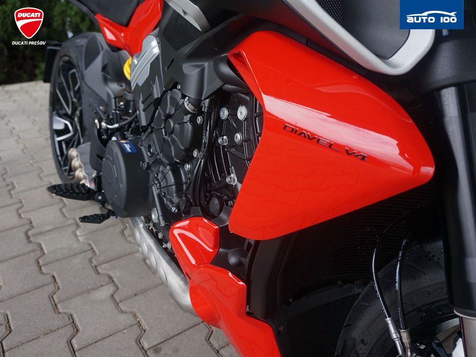 Ducati Diavel V4 red  Akrapovic