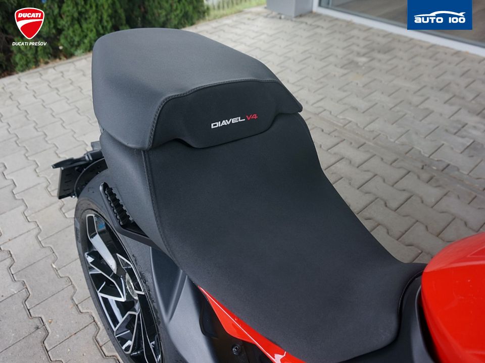 Ducati Diavel V4 red  Akrapovic