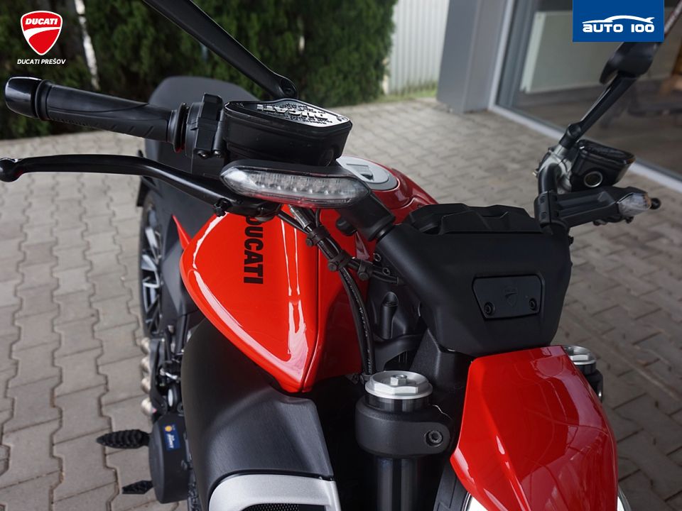 Ducati Diavel V4 red  Akrapovic