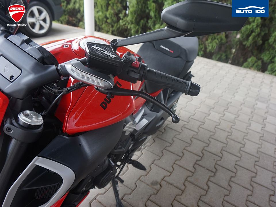 Ducati Diavel V4 red  Akrapovic