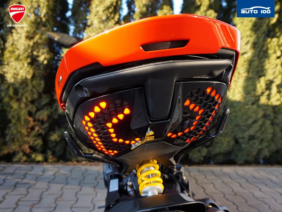 Ducati Diavel V4 red  Akrapovic