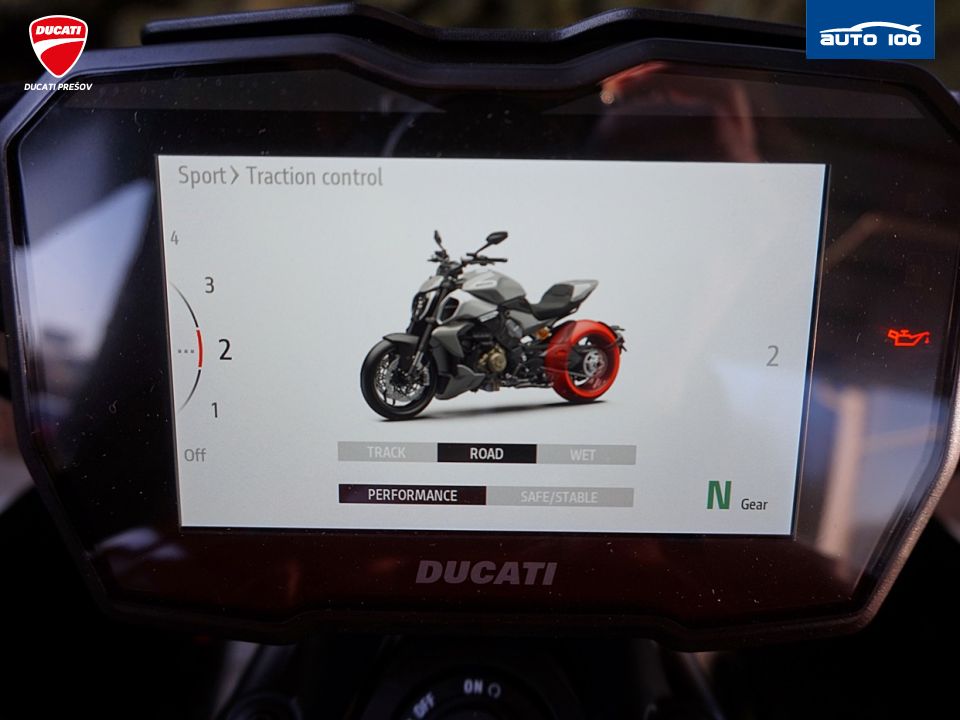 Ducati Diavel V4 red  Akrapovic
