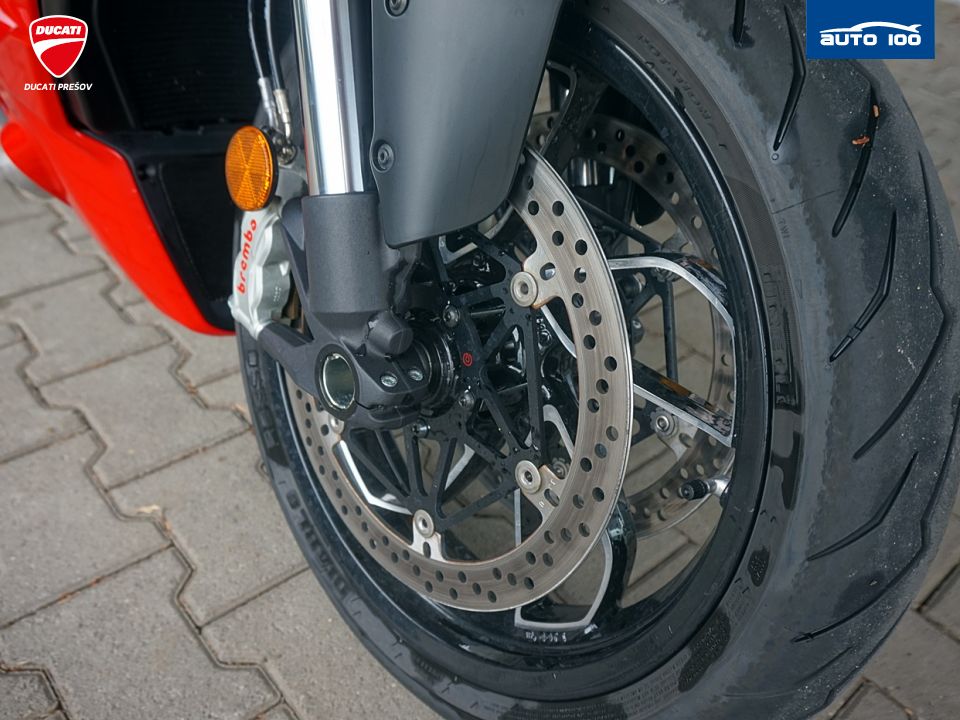 Ducati Diavel V4 red  Akrapovic