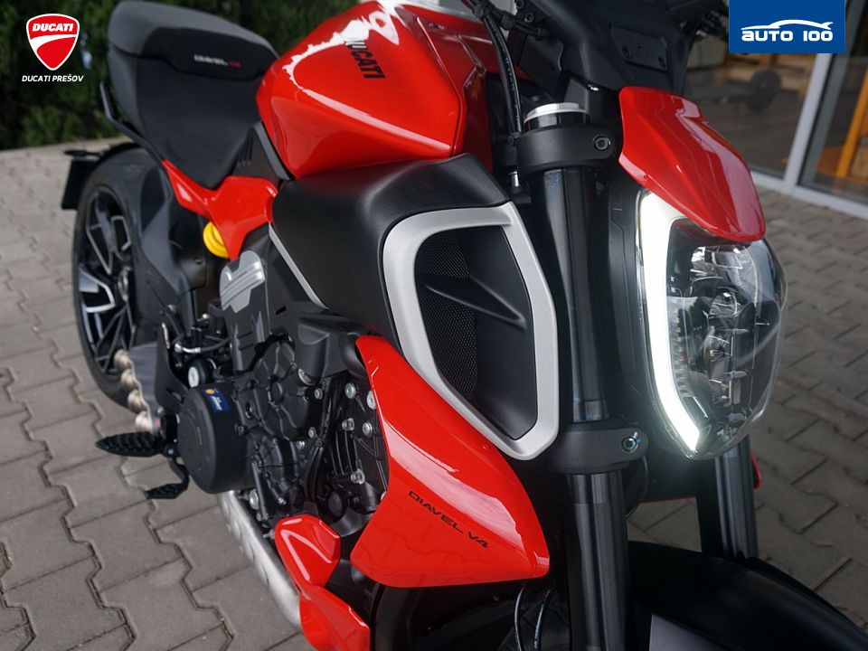 Ducati Diavel V4 red  Akrapovic