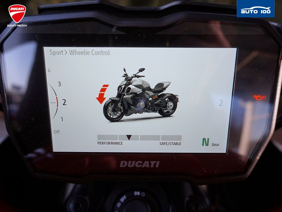 Ducati Diavel V4 red  Akrapovic