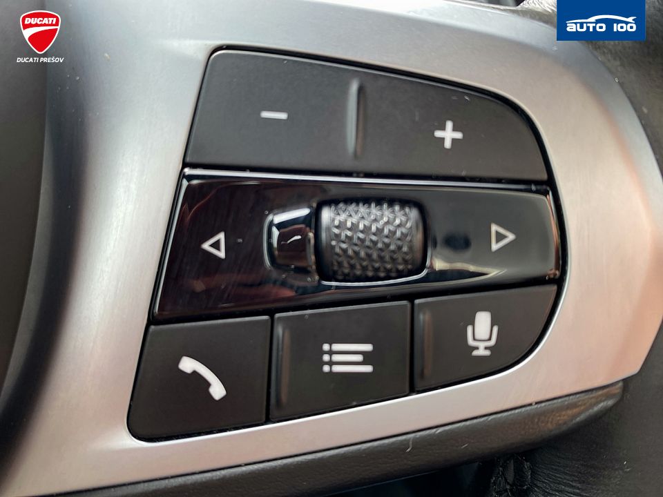 BMW X5 xDrive 40d AT-8