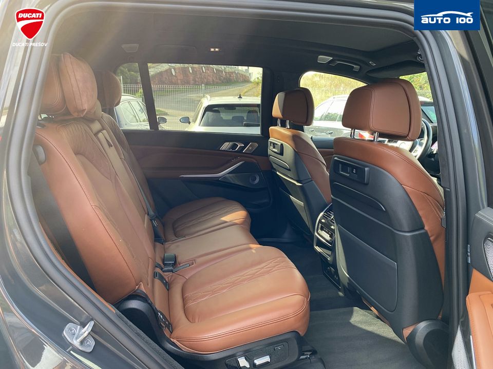 BMW X7 M50i 390KW 4x4