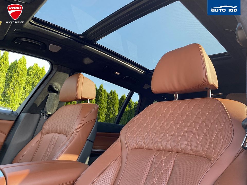 BMW X7 M50i 390KW 4x4