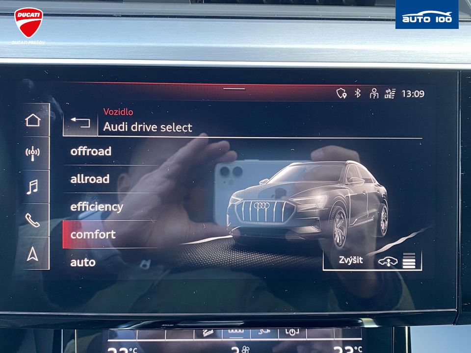 Audi e-tron Sportback S line quattro 230kW