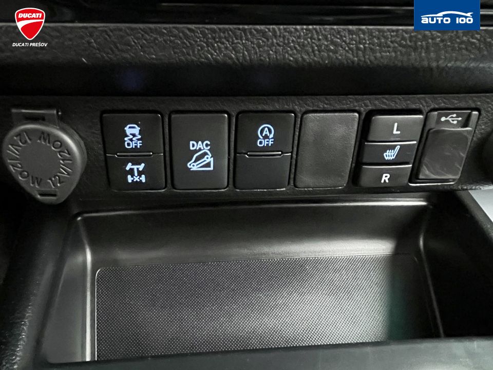 Toyota Hilux 2.8 I D-4D Invincible 4x4 AT-6