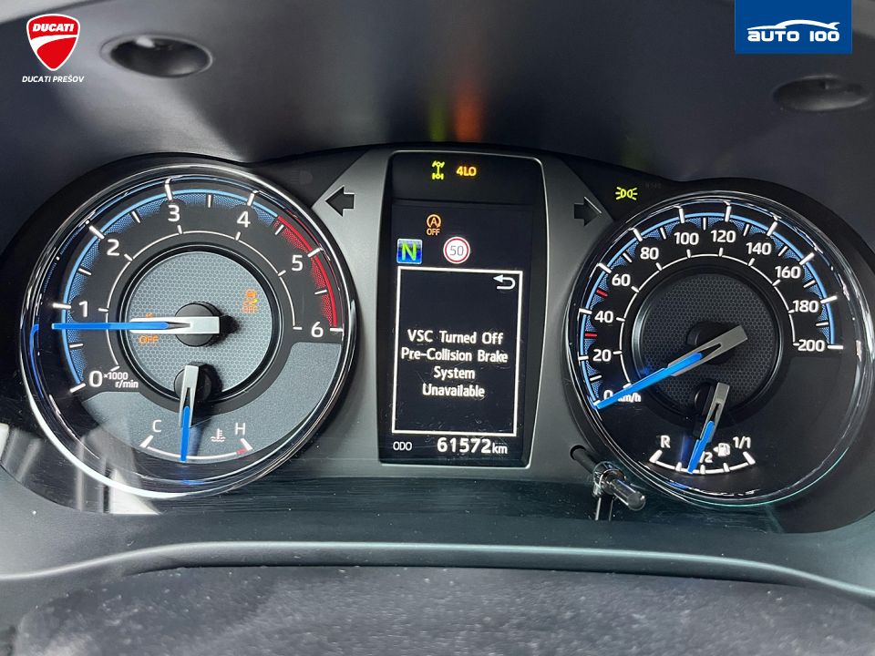 Toyota Hilux 2.8 I D-4D Invincible 4x4 AT-6