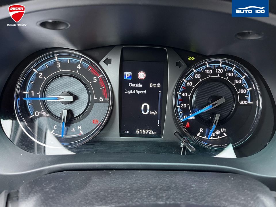 Toyota Hilux 2.8 I D-4D Invincible 4x4 AT-6