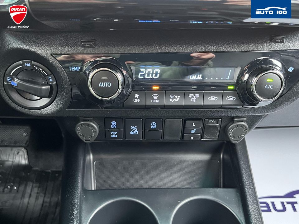 Toyota Hilux 2.8 I D-4D Invincible 4x4 AT-6