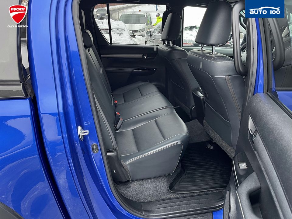 Toyota Hilux 2.8 I D-4D Invincible 4x4 AT-6