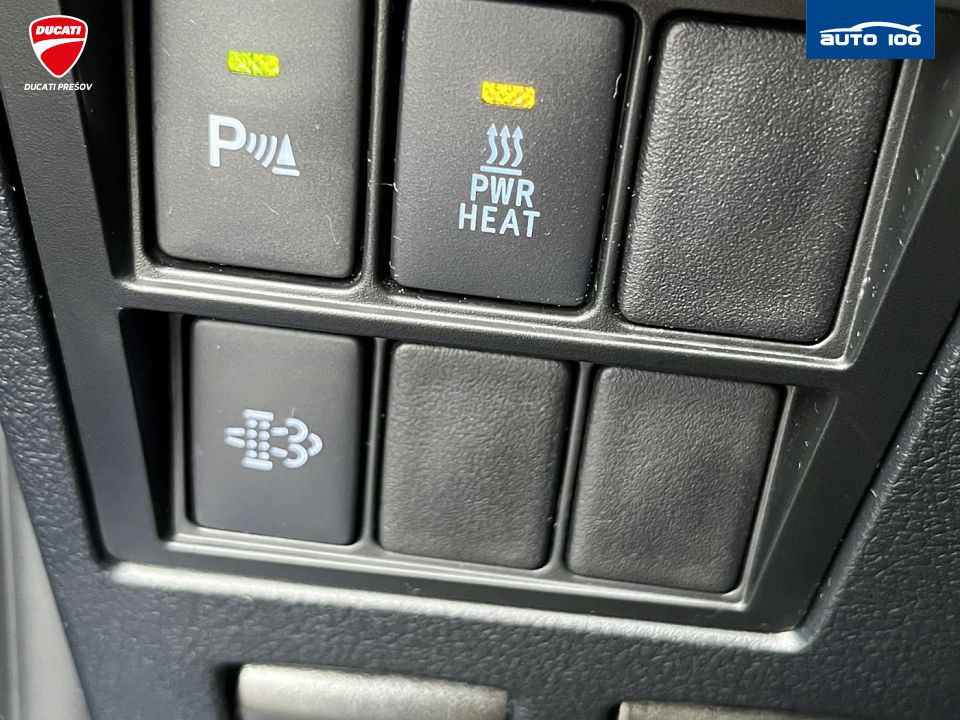 Toyota Hilux 2.8 I D-4D Invincible 4x4 AT-6