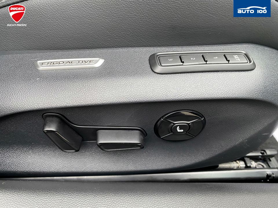 Volkswagen Passat R-Line 4x4 2.0 TDI 142kW DSG-7, Multi Matrix-Beam, Keyless Advanced