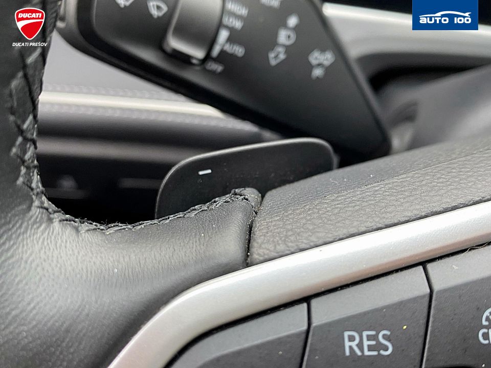 Volkswagen Passat Elegance 2.0 TDI 110kW, Matrix, Keyless, 360 kamera.