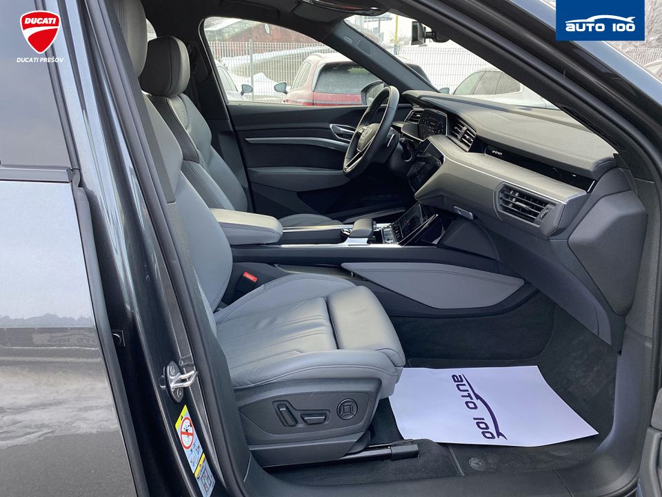 Audi e-tron S line quattro 55 electric 300kW