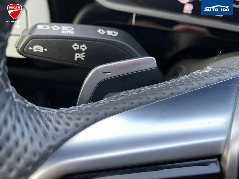 Audi e-tron S line quattro 55 electric 300kW