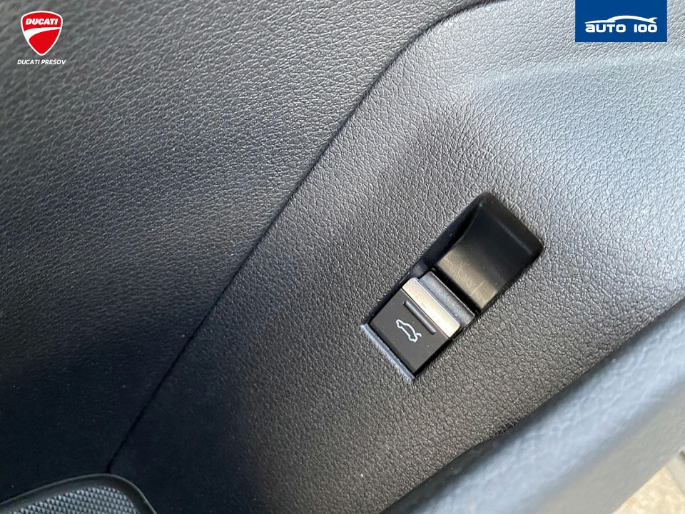 Audi e-tron S line quattro 55 electric 300kW