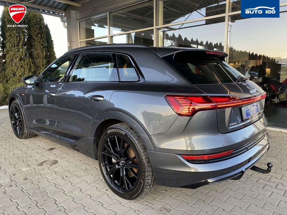 Audi e-tron S line quattro 55 electric 300kW