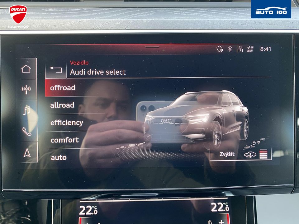 Audi e-tron S line quattro 55 electric 300kW