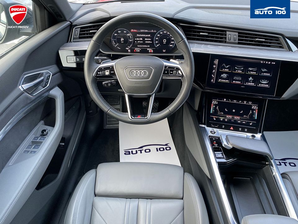 Audi e-tron S line quattro 55 electric 300kW