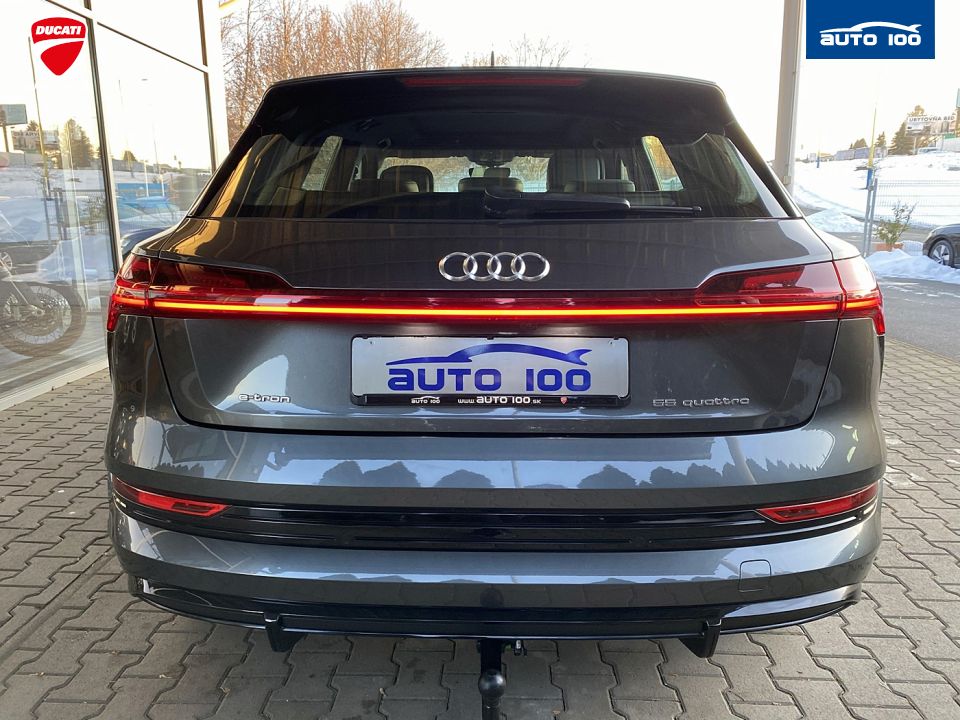 Audi e-tron S line quattro 55 electric 300kW