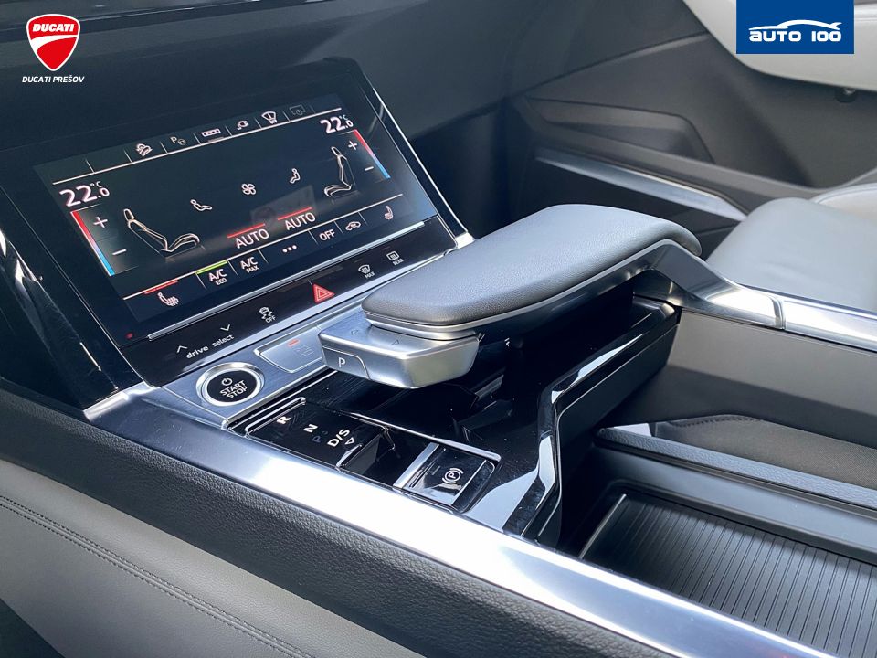 Audi e-tron S line quattro 55 electric 300kW