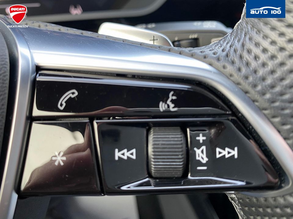 Audi e-tron S line quattro 55 electric 300kW