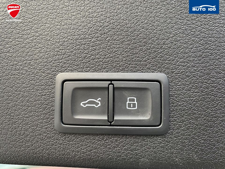 Audi e-tron S line quattro 55 electric 300kW