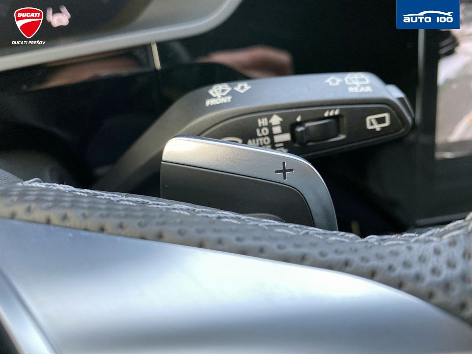 Audi e-tron S line quattro 55 electric 300kW