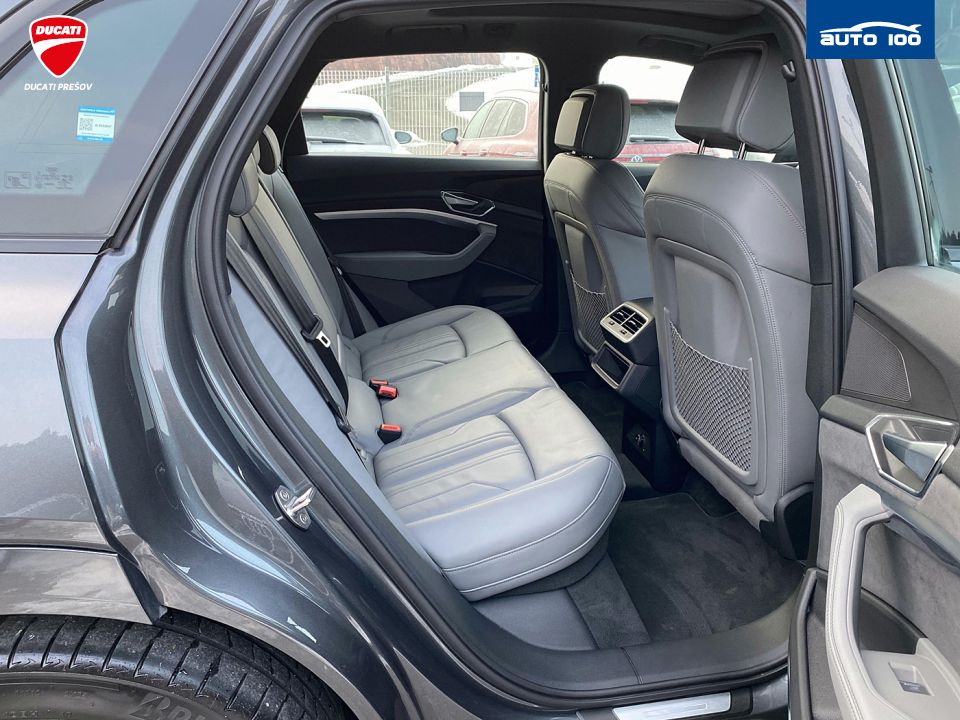 Audi e-tron S line quattro 55 electric 300kW